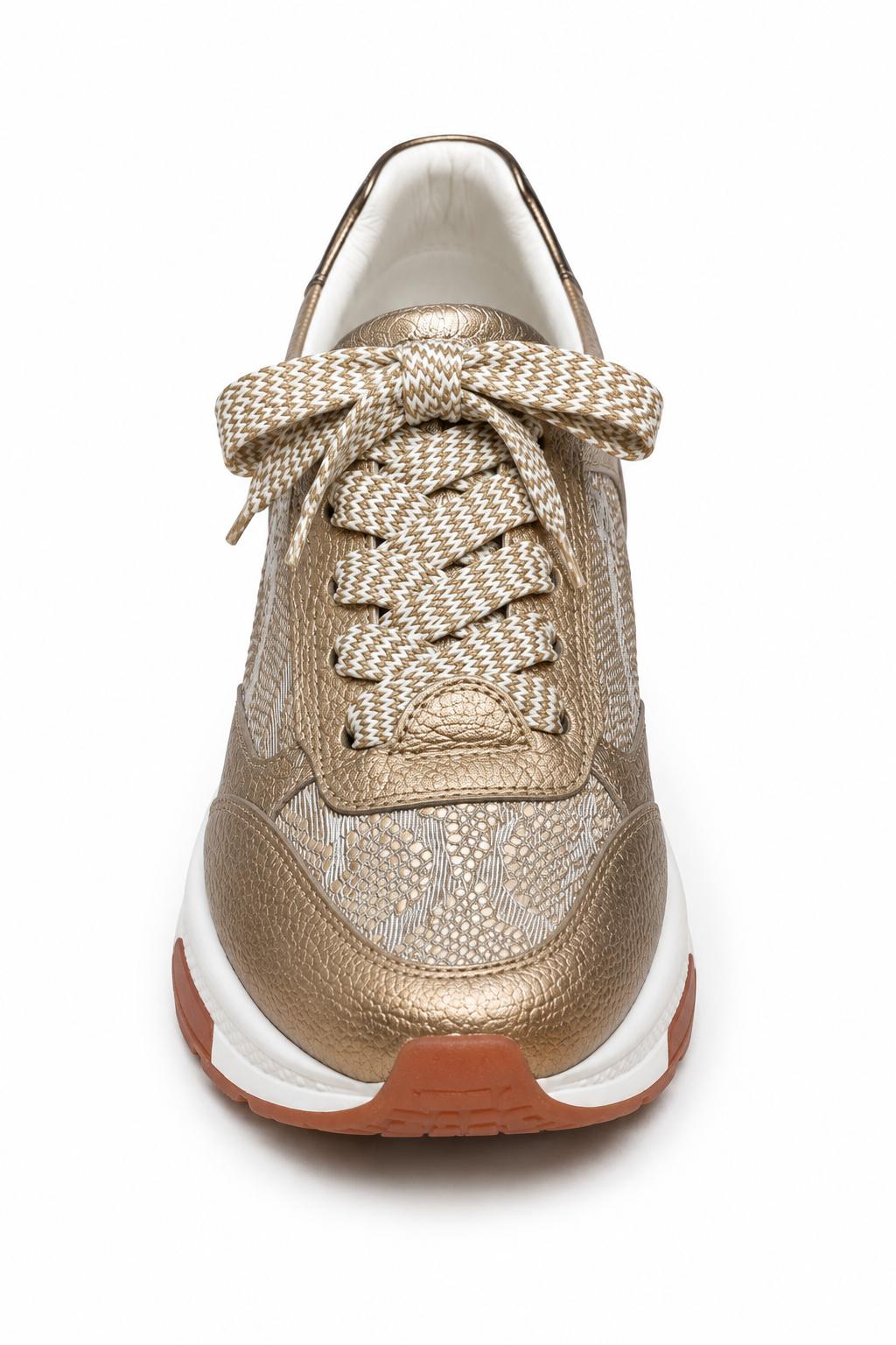 Tenis en Cuero Dorado con Detalles Texturizados