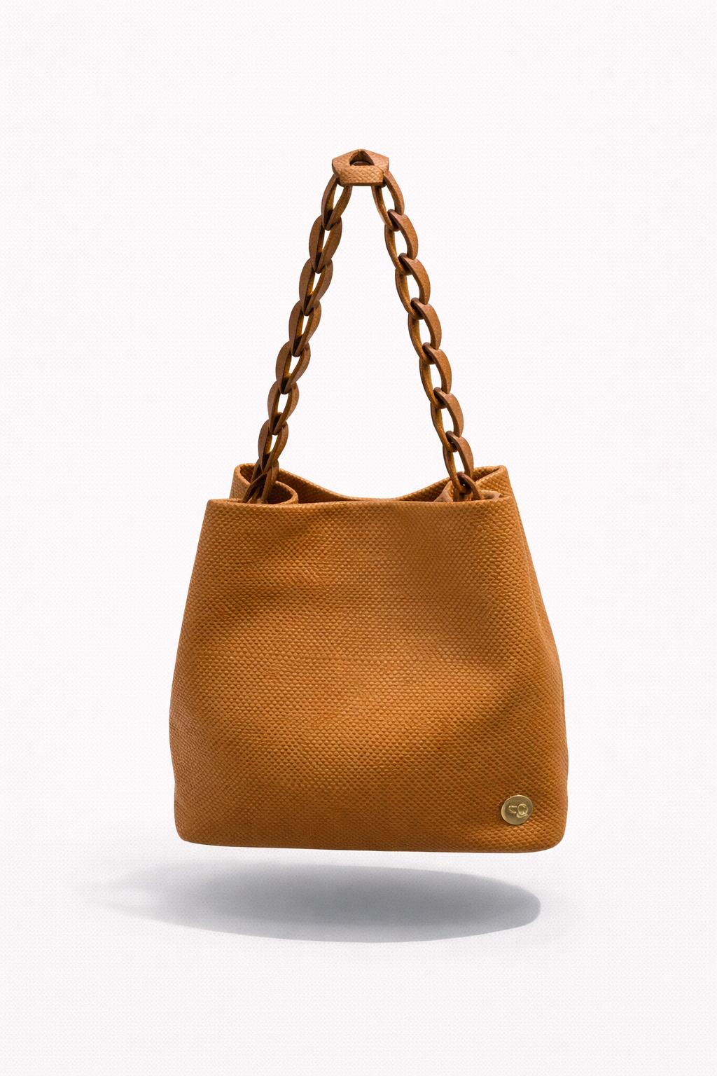 Bolso de mano camel con asa tipo cadena