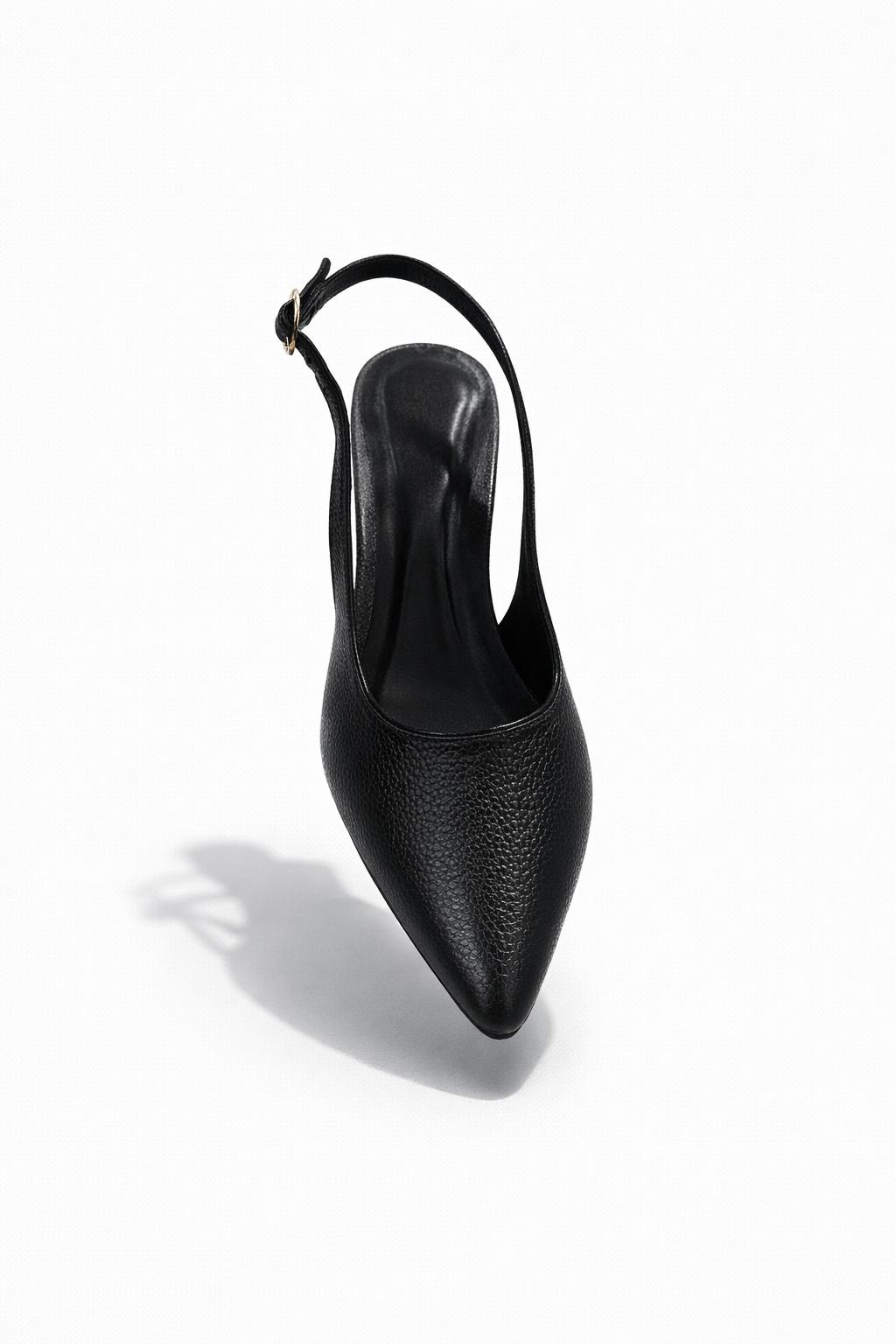 Zapato Negro de Tacón Estilizado