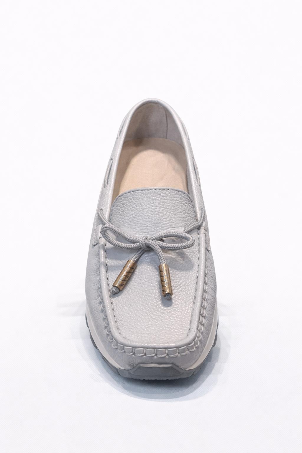 Moccasion en cuero plateado folia plateado