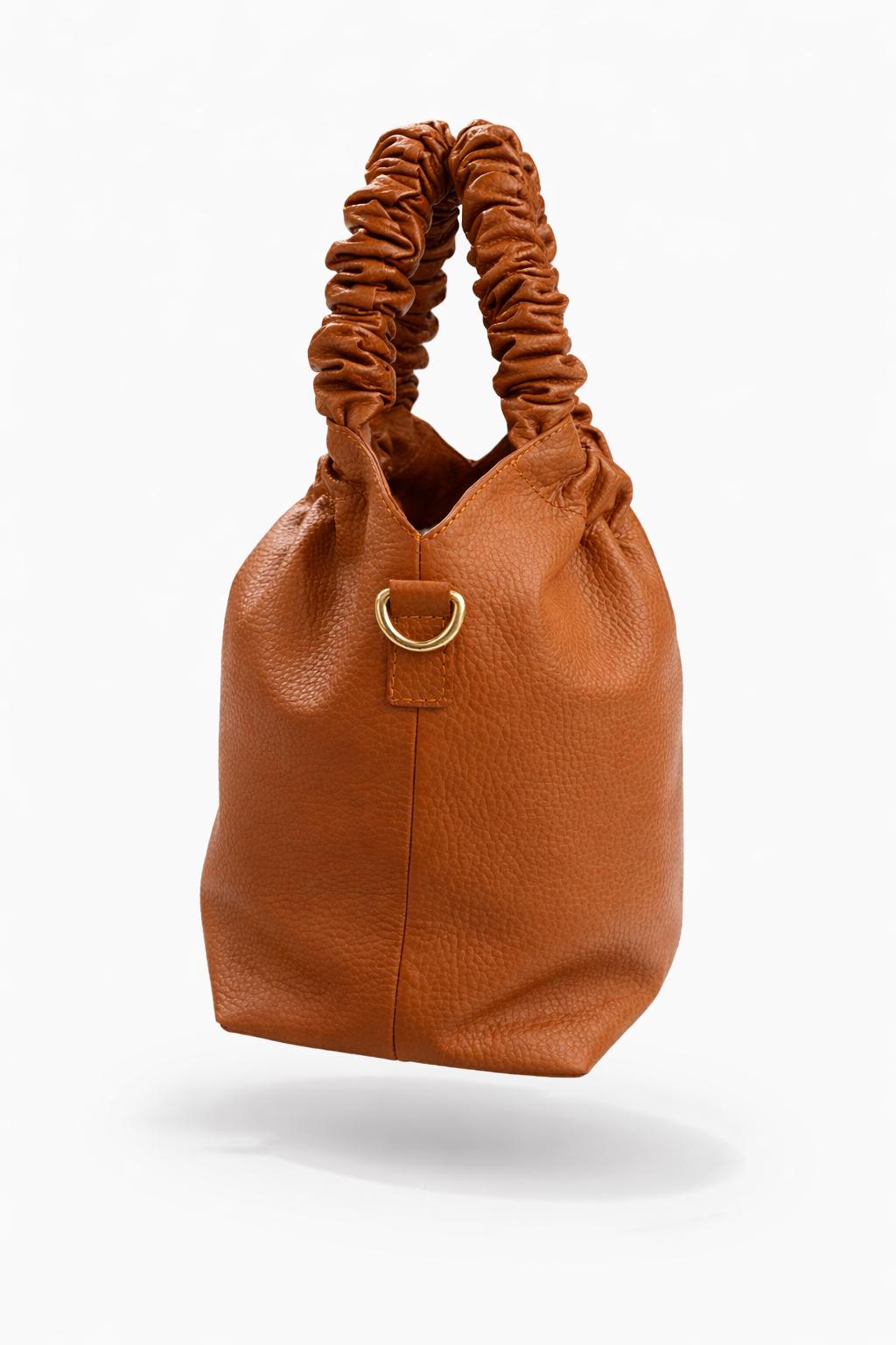 BOLSO EN CUERO MIEL