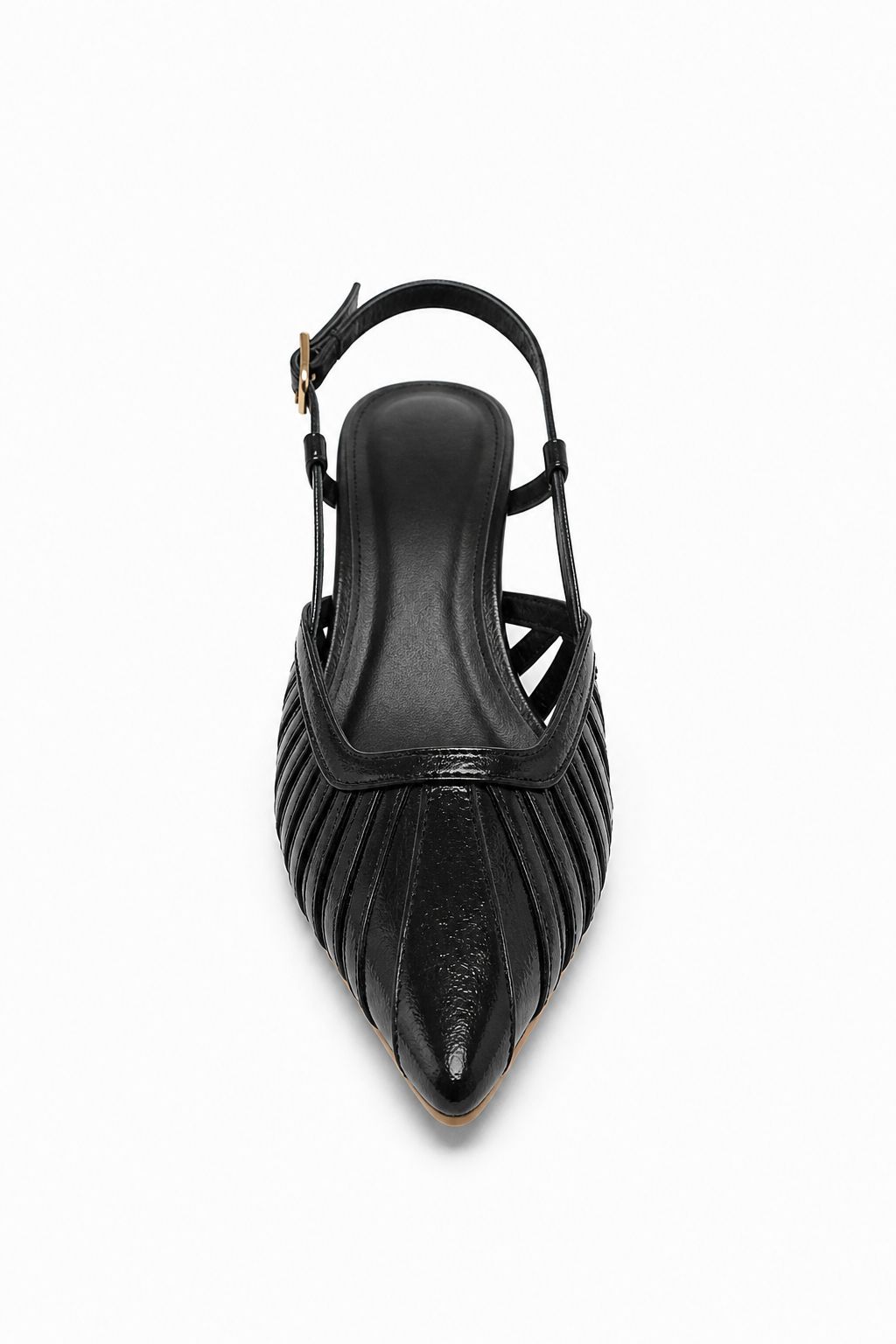 Zapato destalonado negro con diseño trenzado y tacón bajo