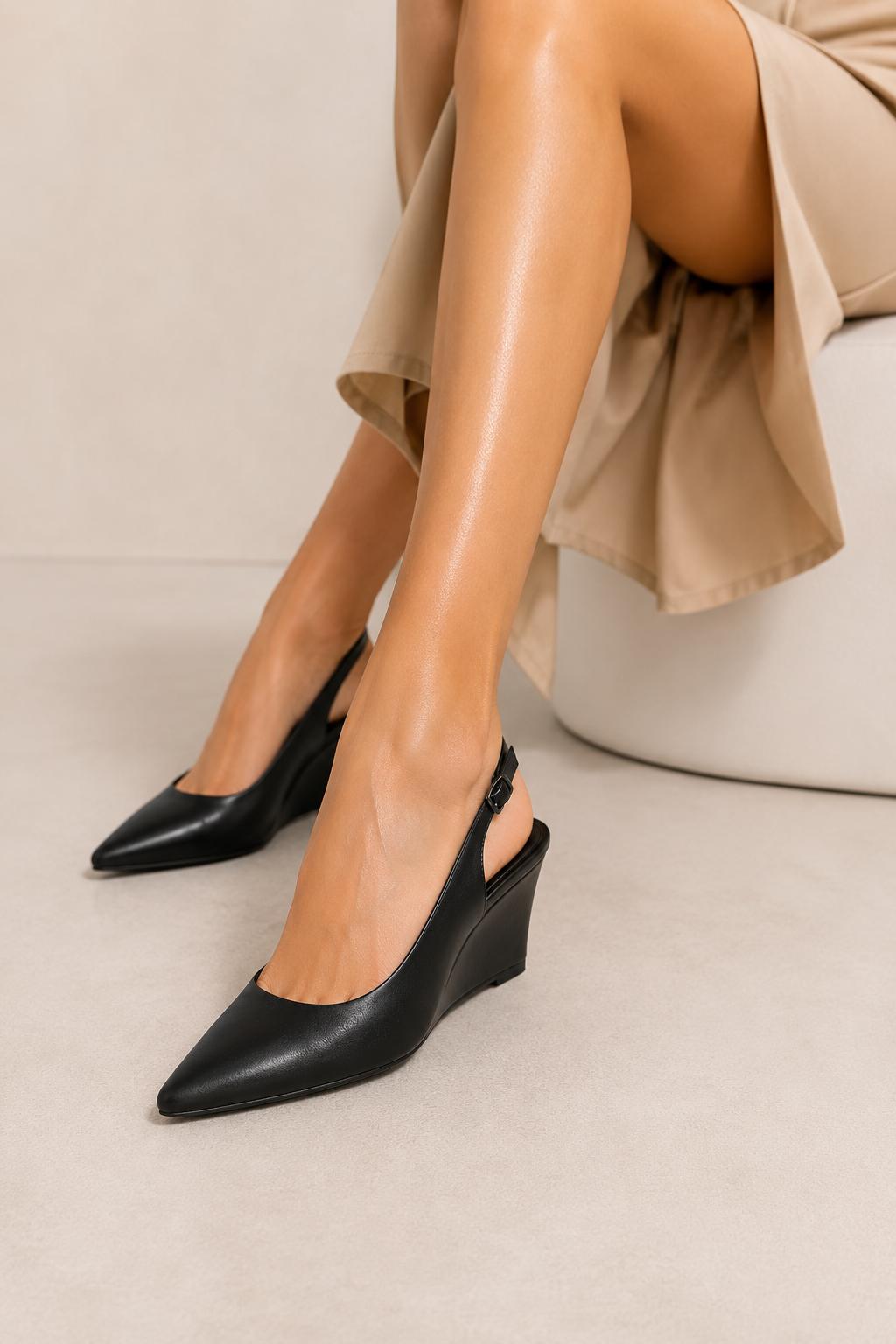 Zapato Negro con Tacón Cuña
