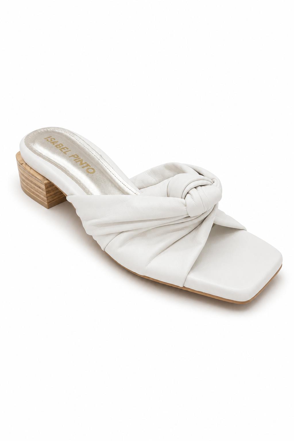 Sandalia en cuero blanco con nudo decorativo para mujer