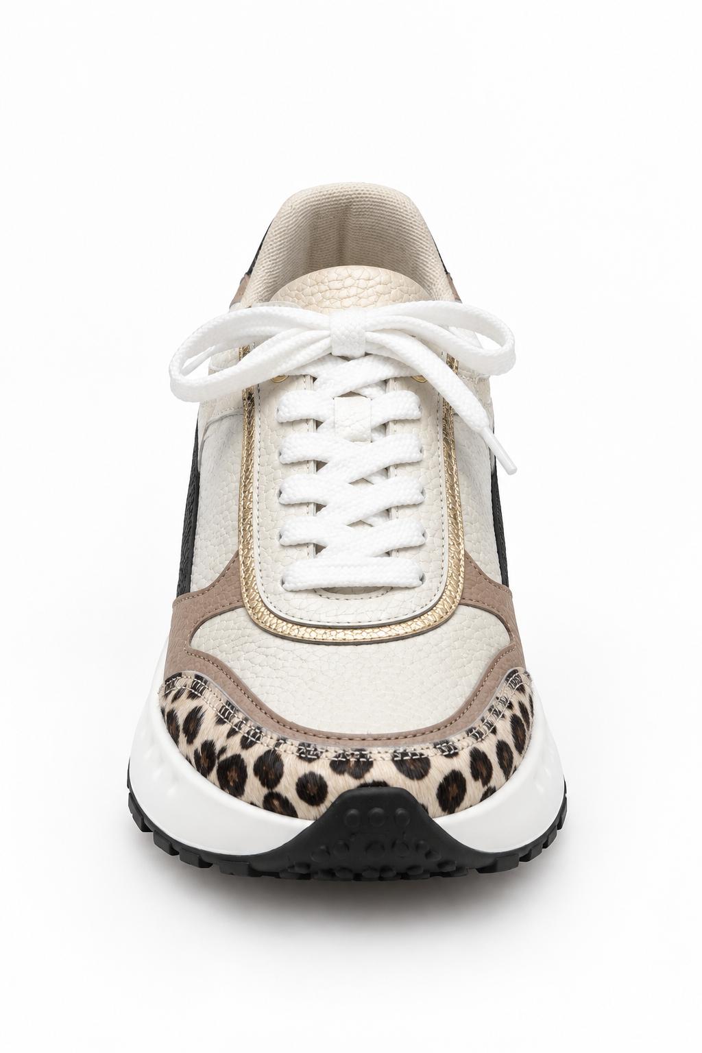 tenis en cuero beige con animal print vista frontal