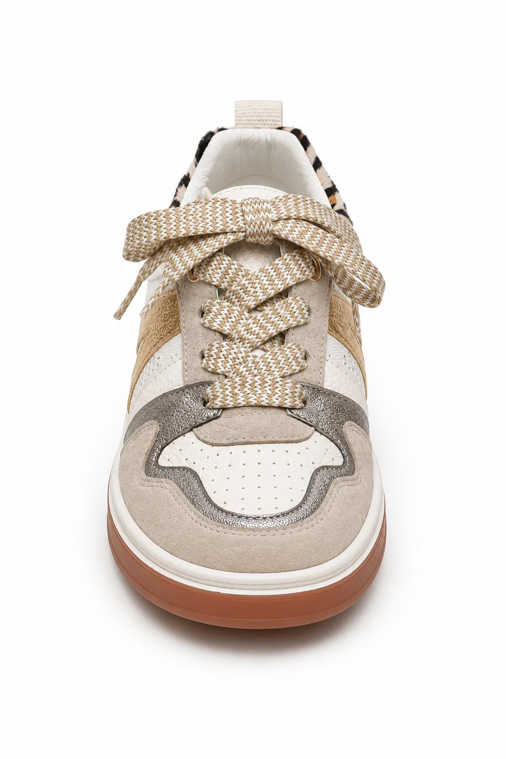 Tenis en Cuero Multitono Beige con Detalles Metalizados