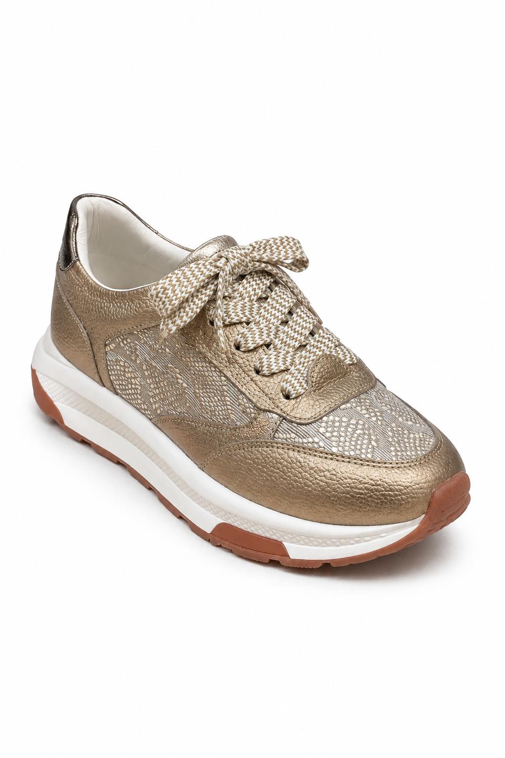 Tenis en Cuero Dorado con Detalles Texturizados
