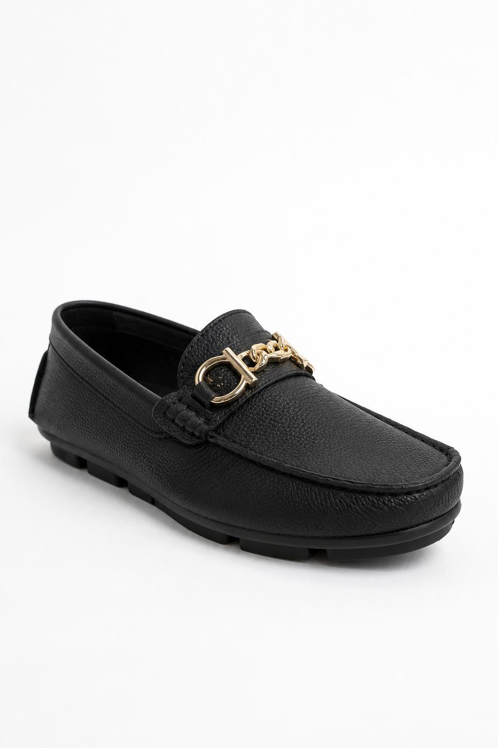 Mocasín Negro Clásico con Herraje dorado para mujer
