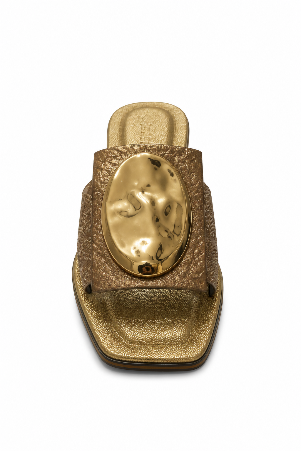 Sandalia Plana con Aplique Metálico decorativo para Mujer