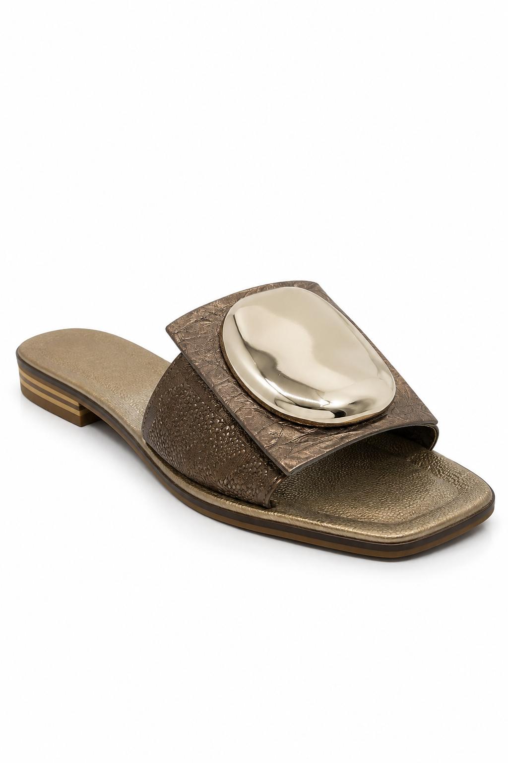 Sandalia Plana con Aplique Metálico decorativo para Mujer