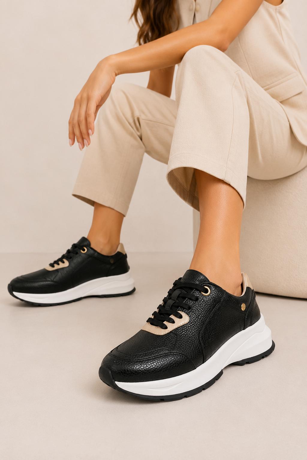 TENIS EN CUERO COLOR NEGRO X DORADO