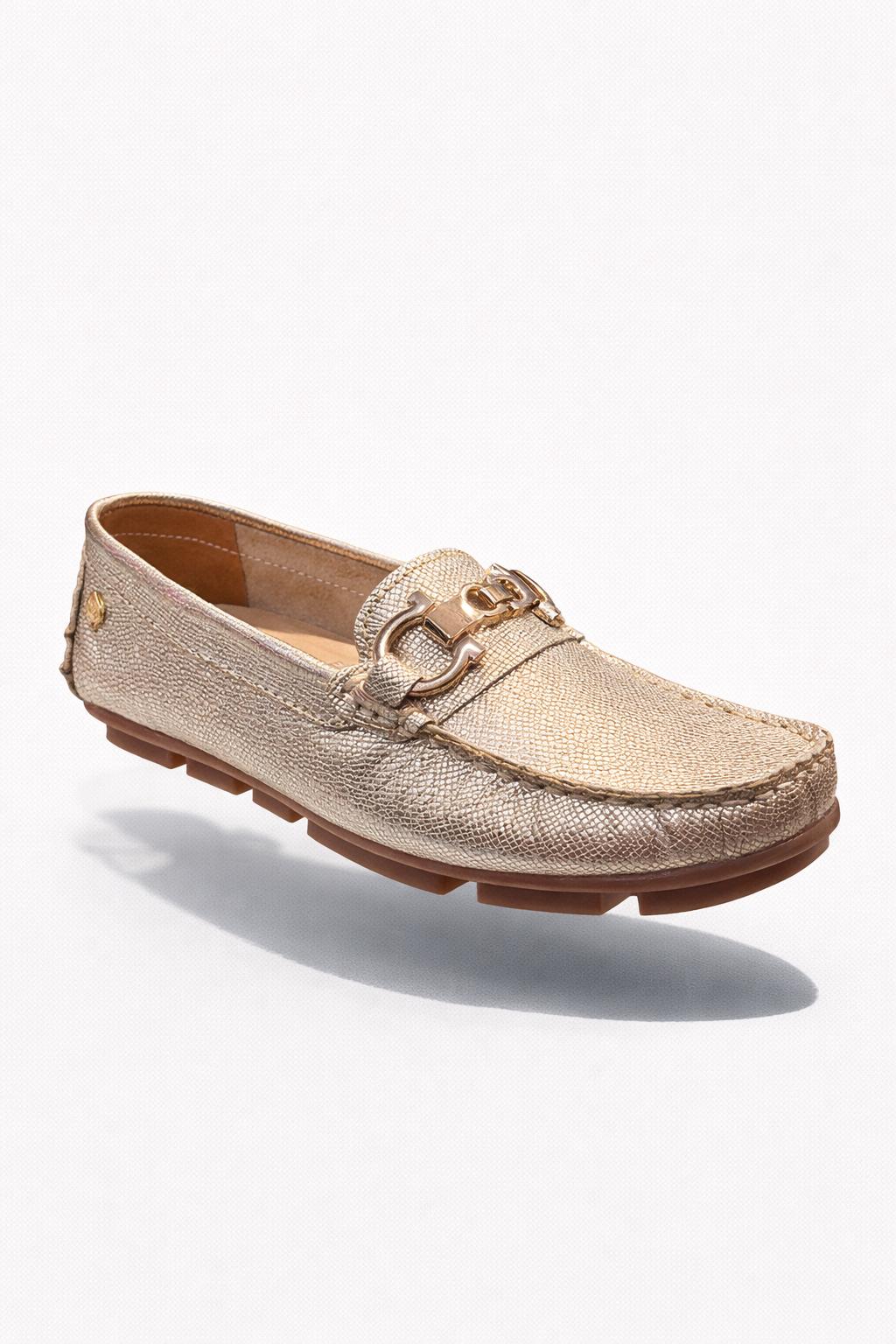 Mocasín Dorado con Herraje Decorativo