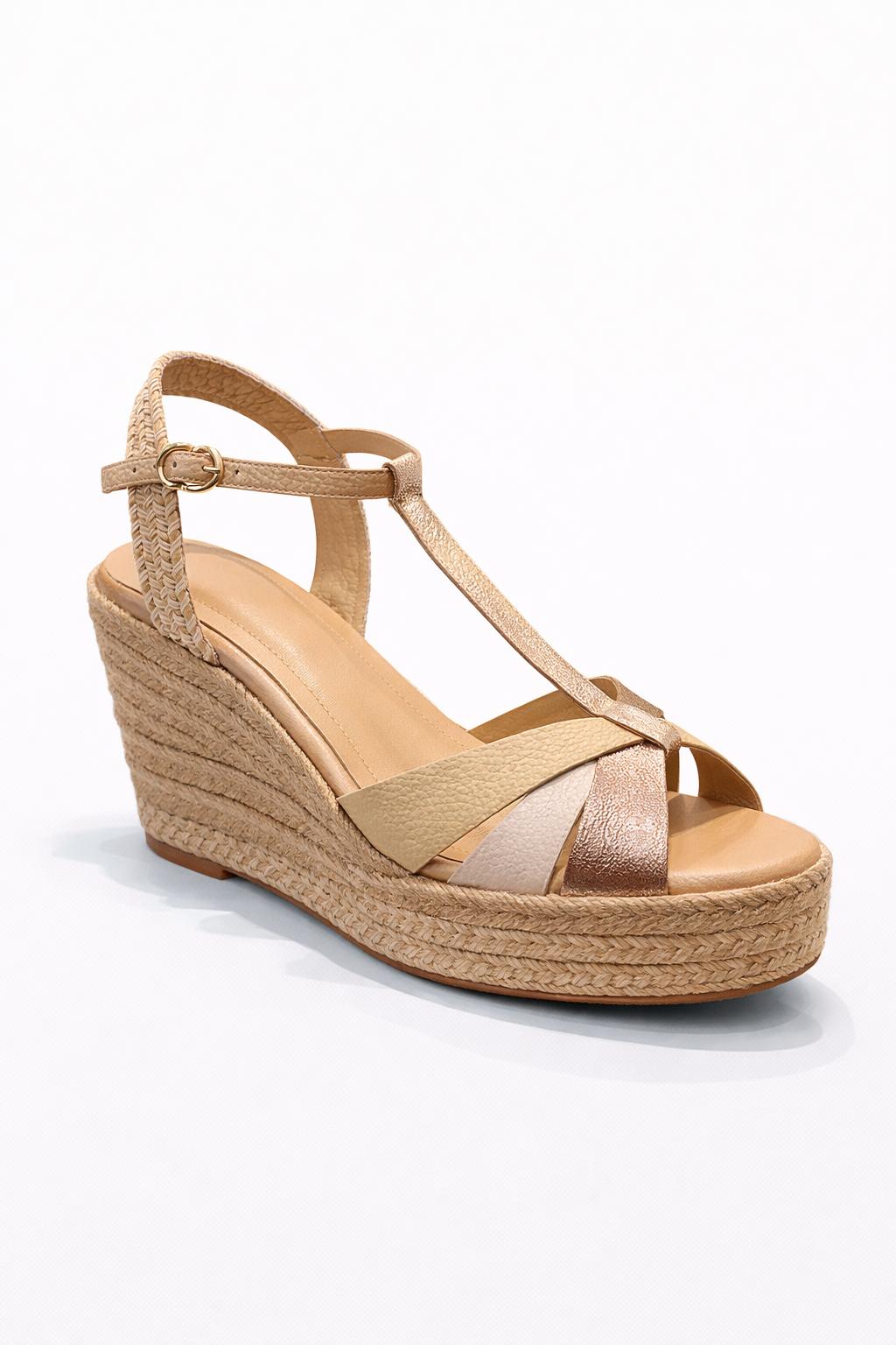 Sandalia en cuero color talco x dorado