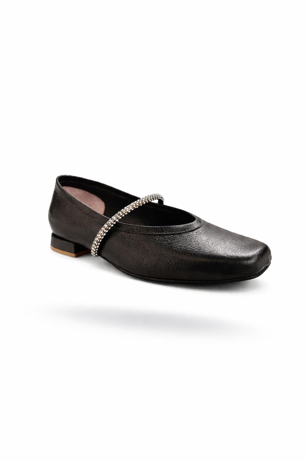 Baleta en cuero color negro con brillantes