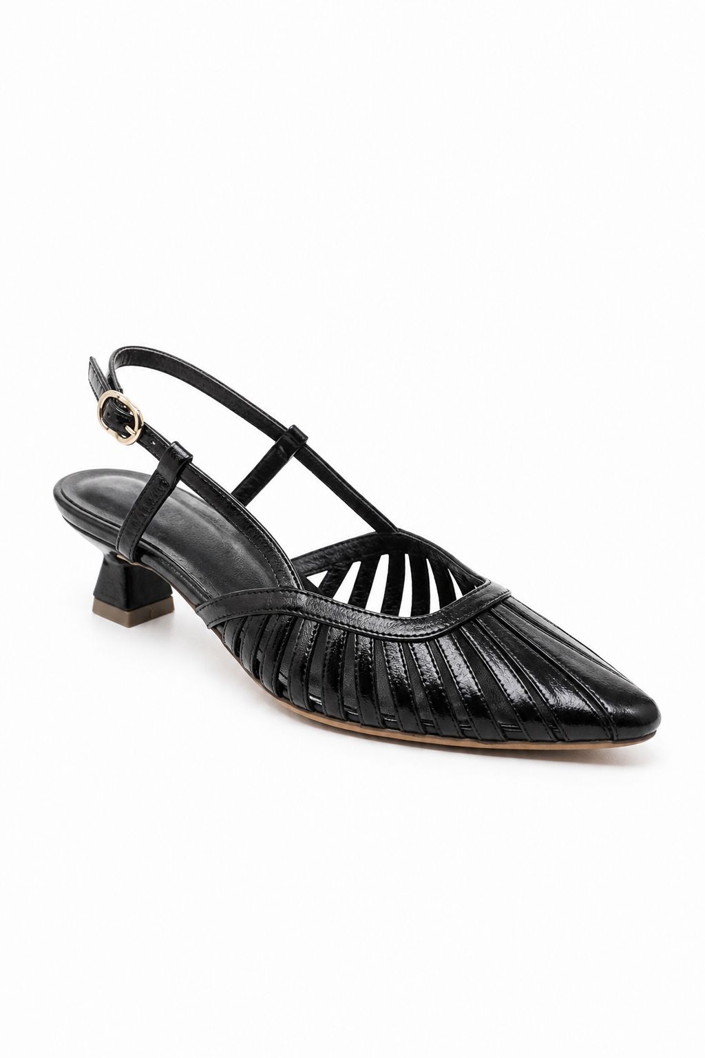 Zapato destalonado negro con diseño trenzado y tacón bajo