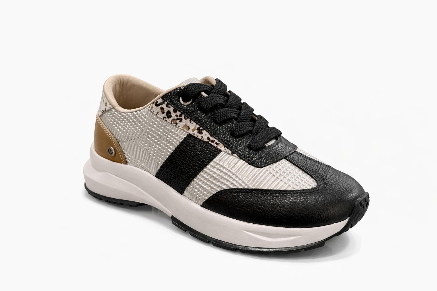 Tennis en cuero color negro con dorado