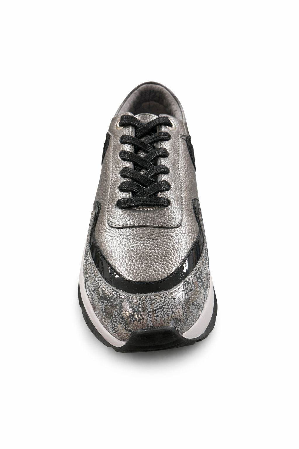 Tennis en cuero color plata con negro con animal print plata