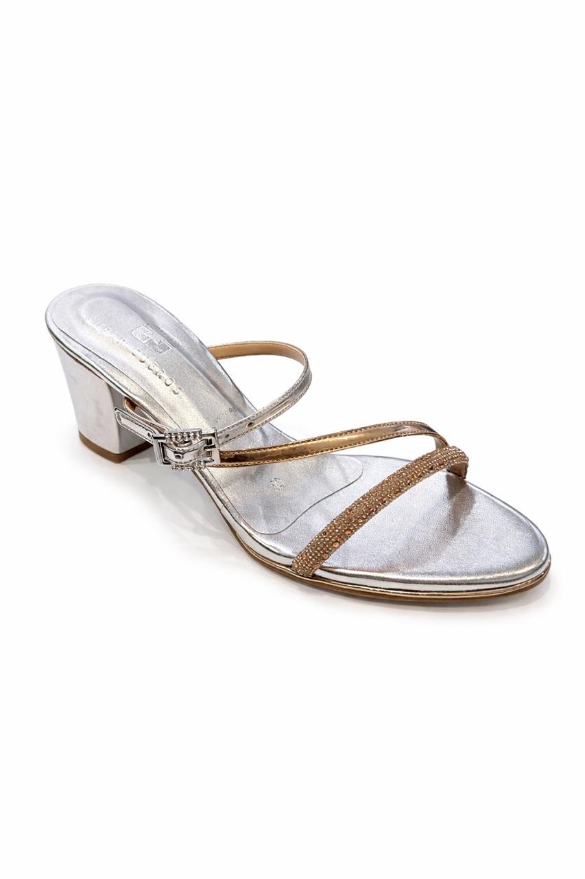 Sandalia en cuero color plateado con oro rosa