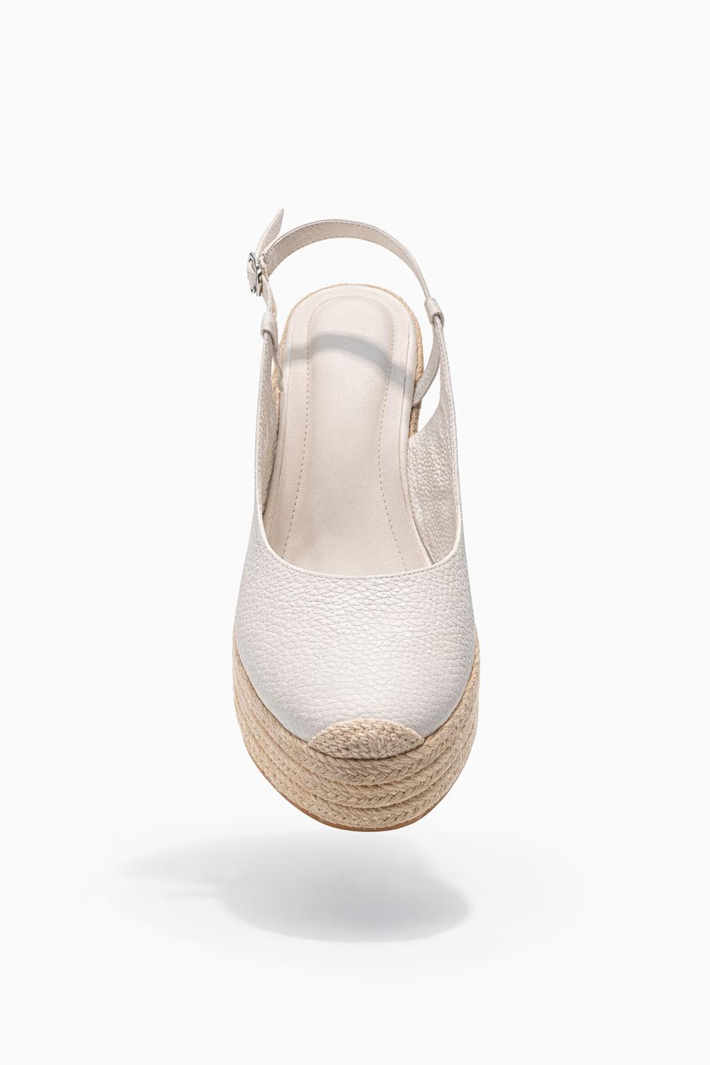 CALZADO EN PLATAFORMA COLOR BEIGE