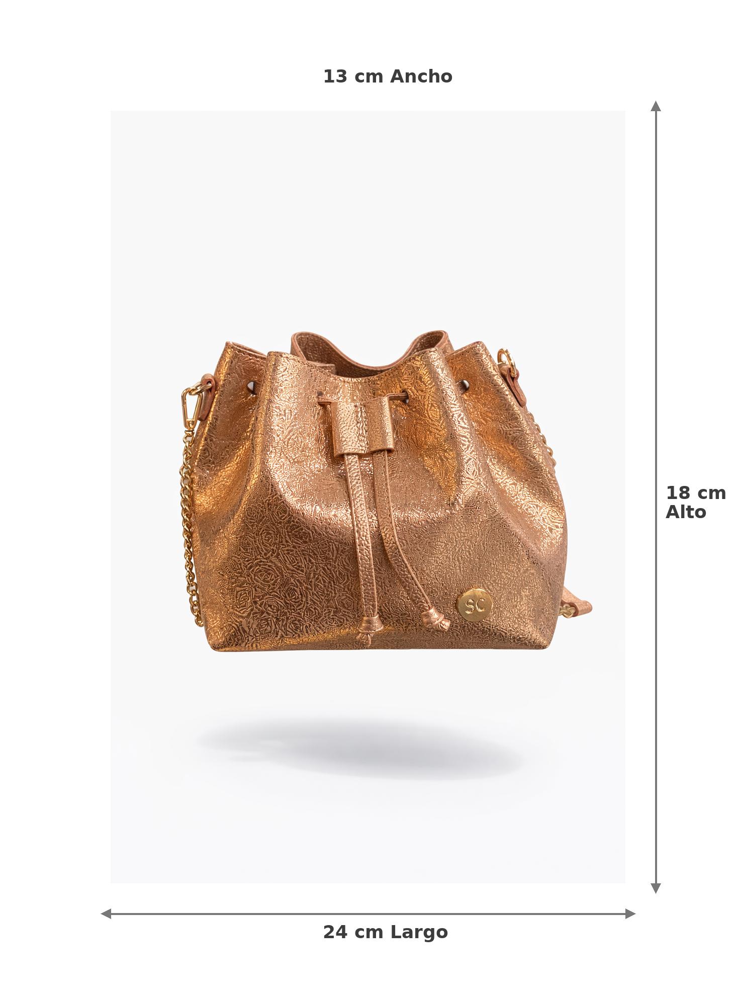Bolso tipo bucket dorado metalizado con cadena