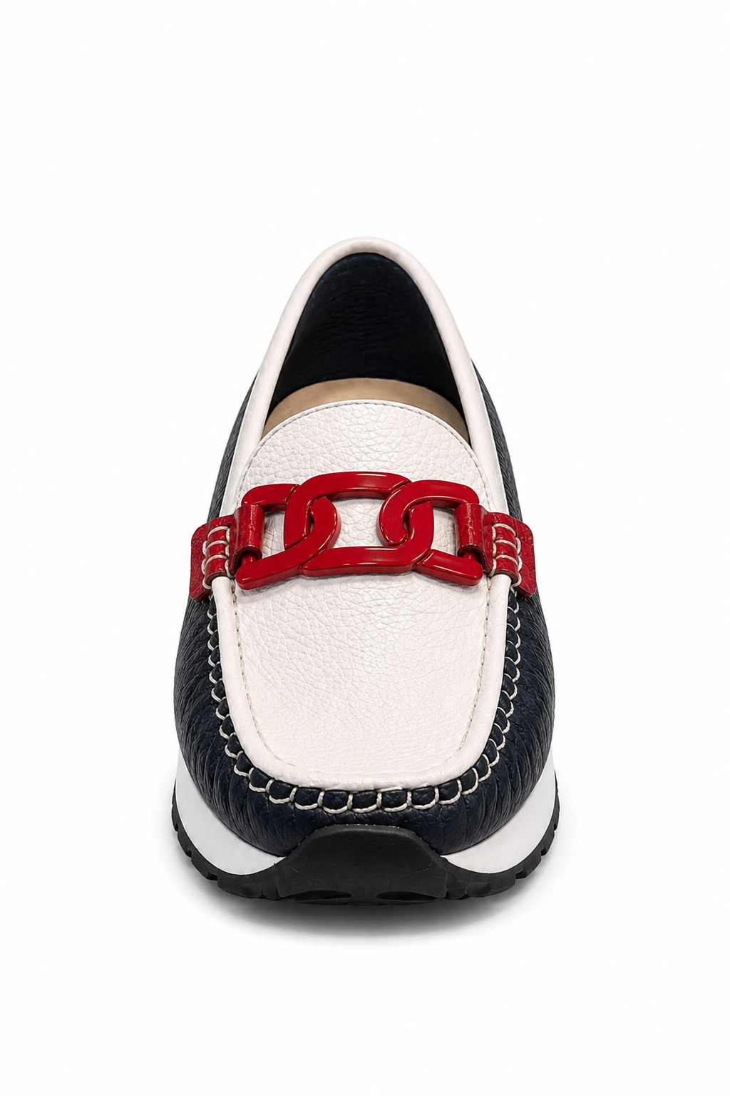 Mocasin en cuero azul talco con broche rojo