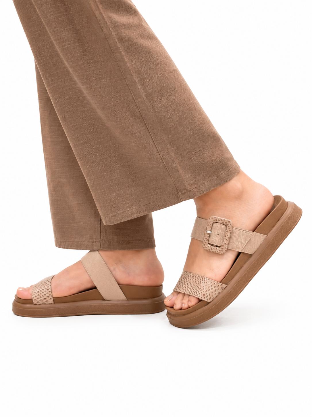 sandalia en cuero capuchino para mujer