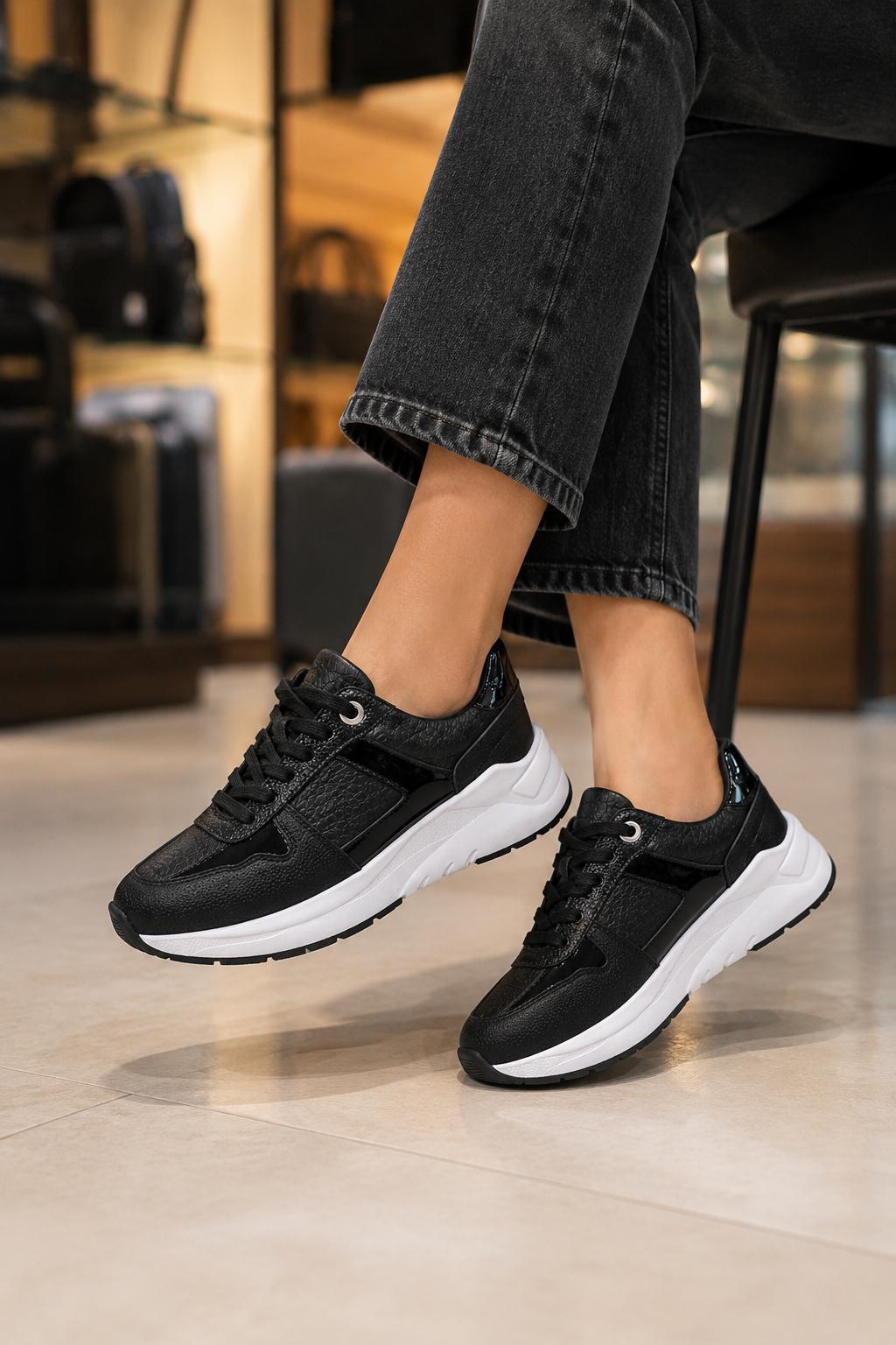 tenis en cuero negro mujer