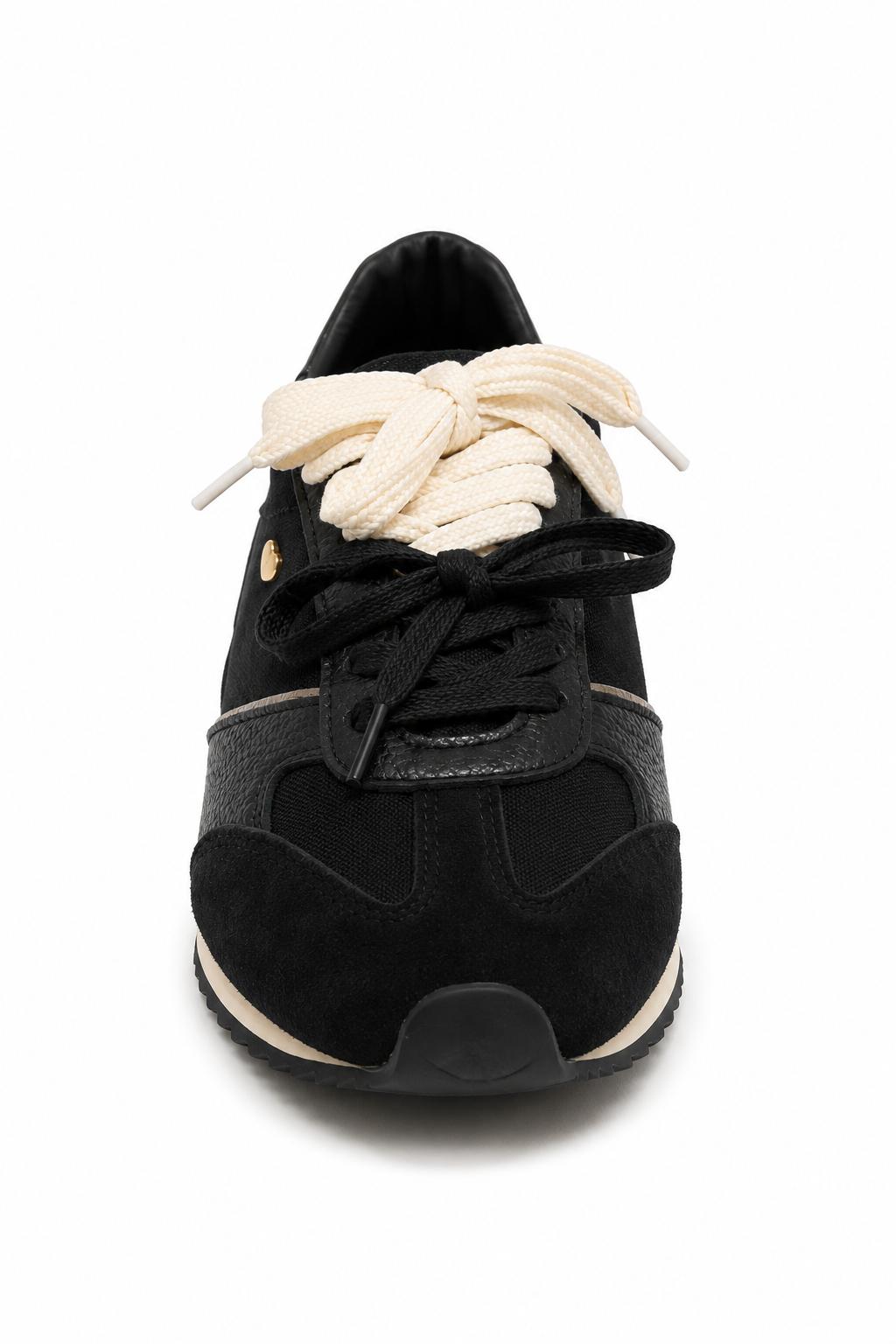 Tenis en Cuero Negro con Cordones Bicolor